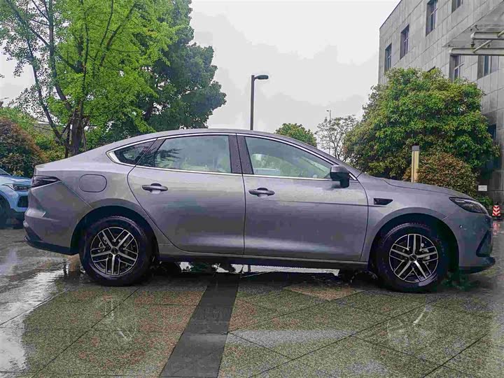 BYD Seal 05 DM-i Hybrid 2025 2025款 DM-i 智驾版 120KM旗舰型
