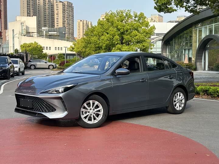 Roewe i5