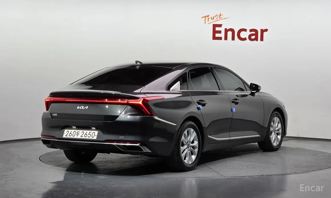 Photo 2 - Kia K8