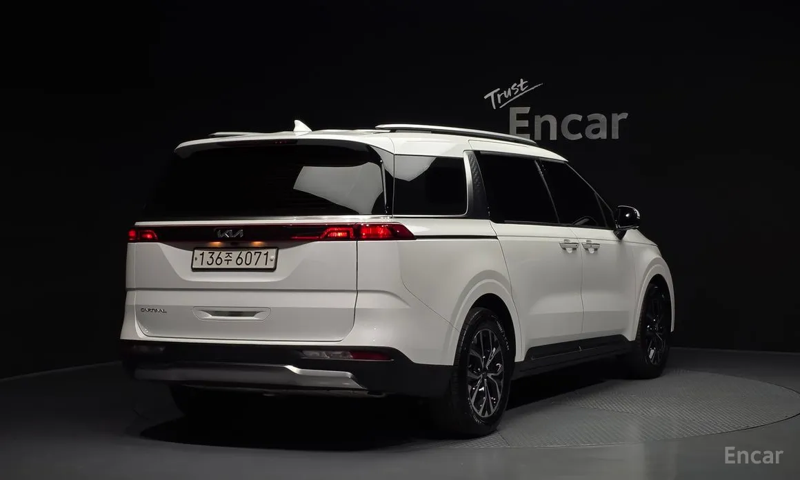 Фото 2 - Kia Carnival