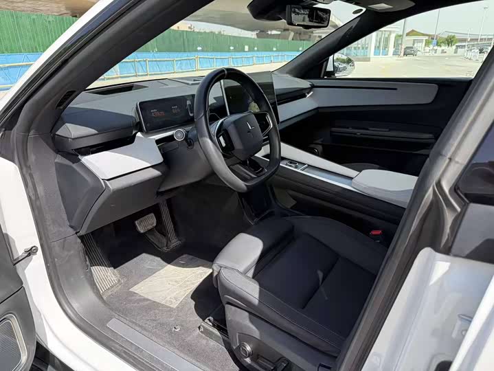 Polestar 4 2024 2024款 单电机标准续航PLUS 双星互联版