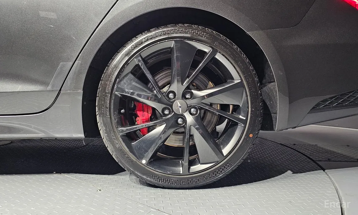 Фото 21 - Genesis G70