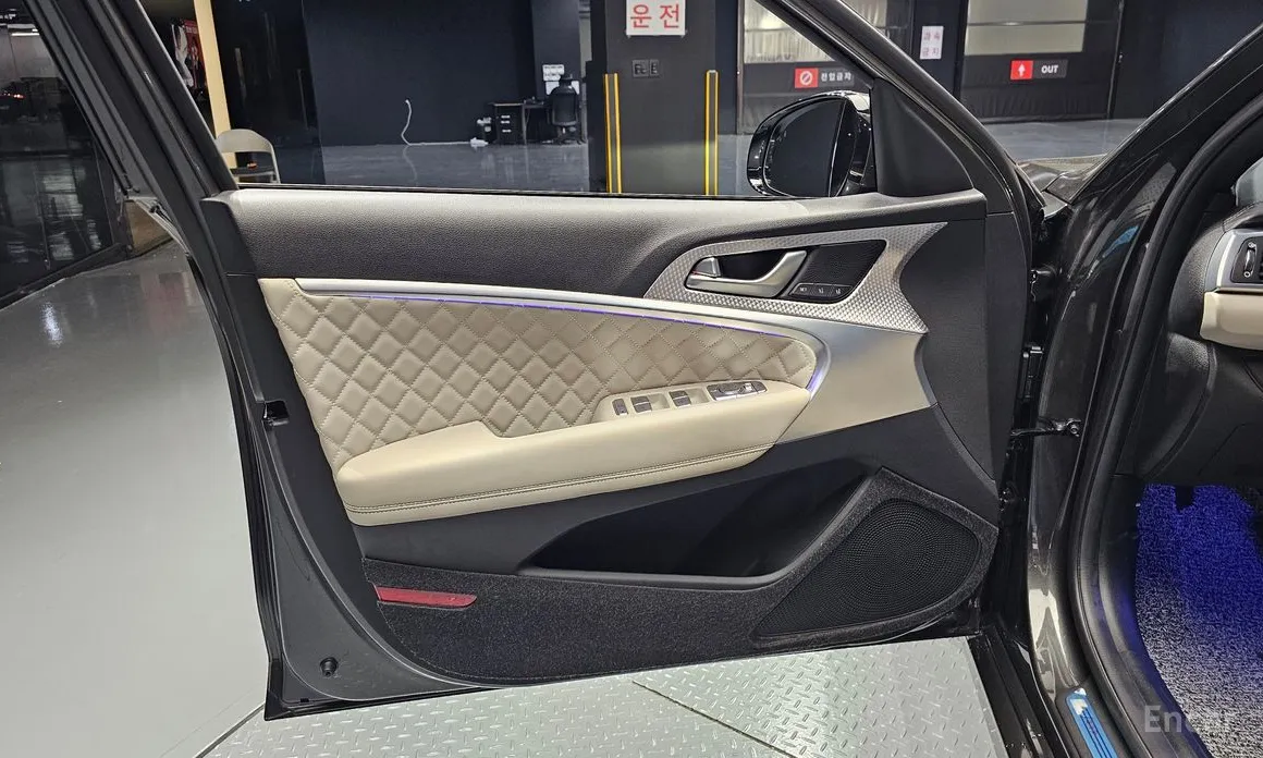 Фото 24 - Genesis G70