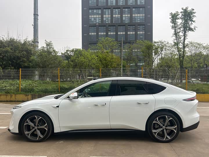 2025 Nio ET5