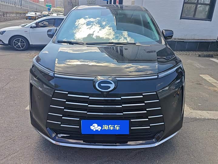 Фото 2 - GAC Trumpchi E8