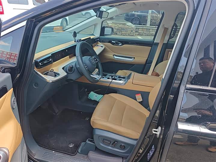 Фото 9 - GAC Trumpchi E8