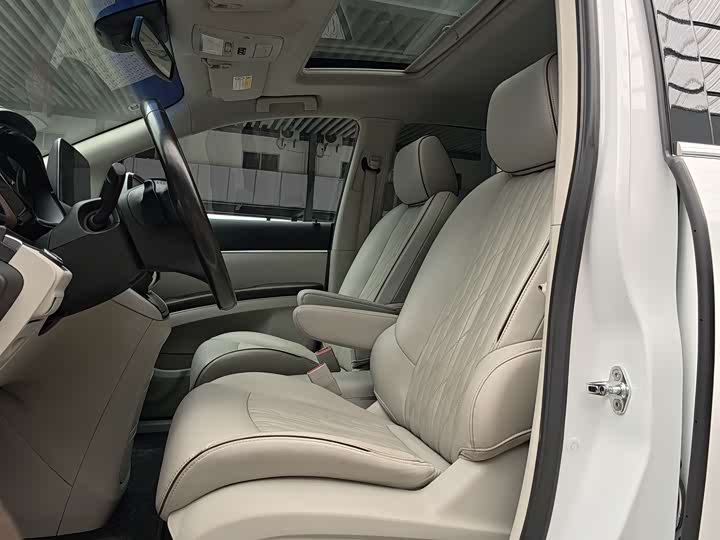 Photo 7 - Buick GL8 ES
