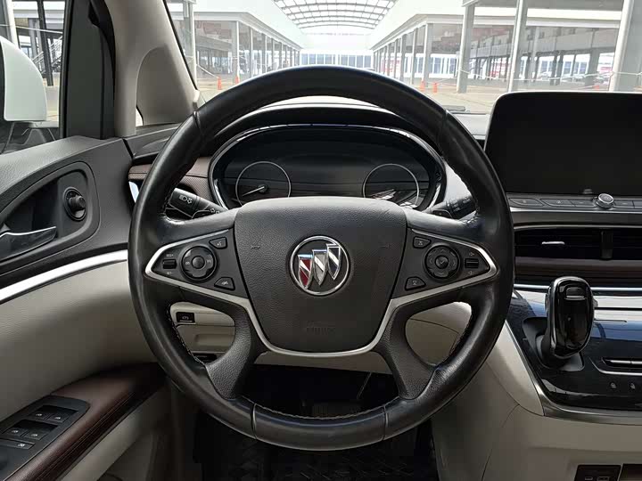 Photo 8 - Buick GL8 ES