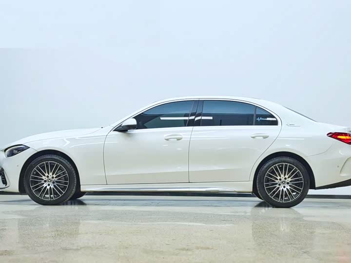Фото 4 - Mercedes-Benz C-Class