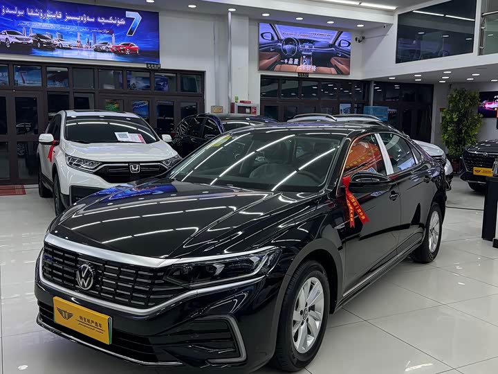 2025 Volkswagen Passat Hybrid