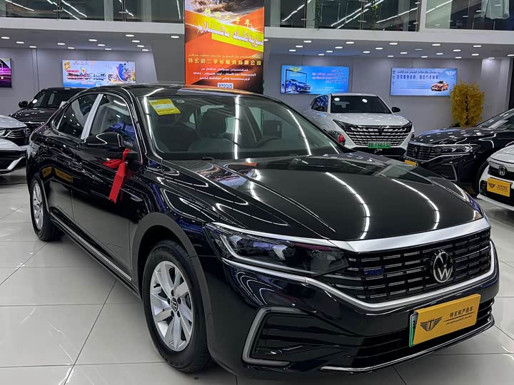 2025 Volkswagen Passat Hybrid