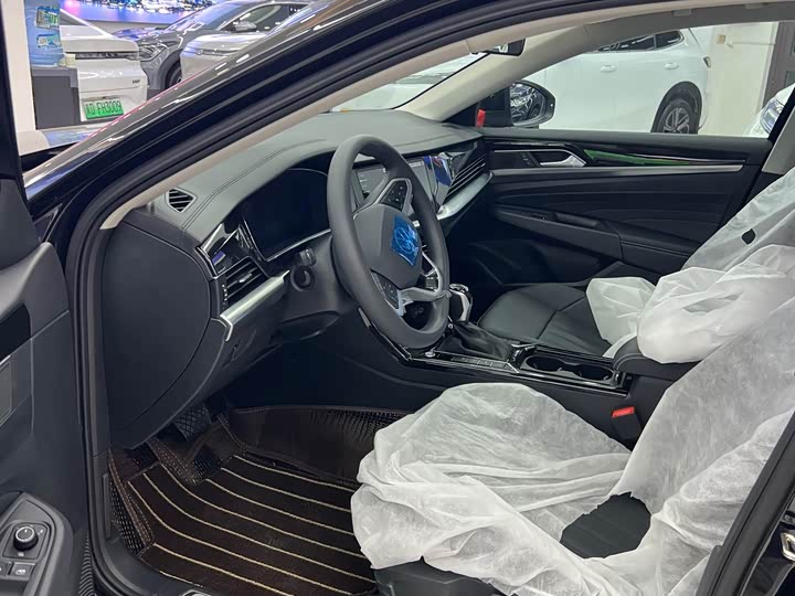 2025 Volkswagen Passat Hybrid