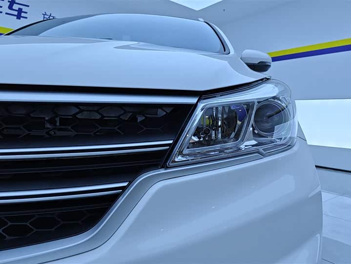 Baojun 730 2021 2021款 1.5L 手动时尚型 7座