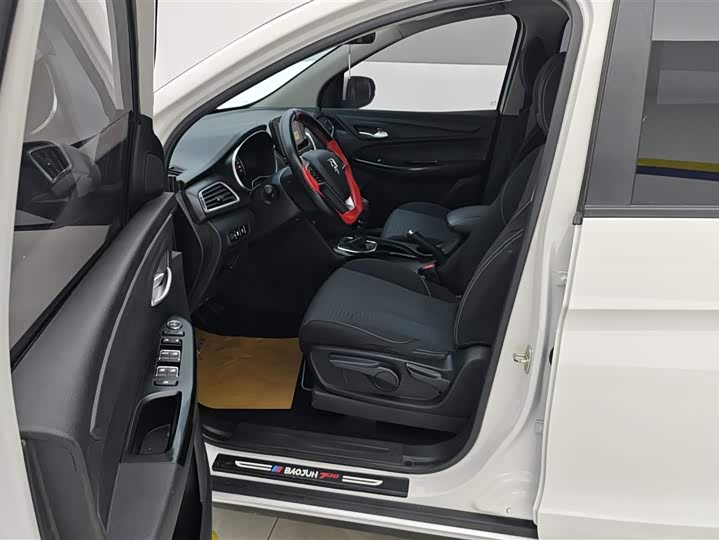 Baojun 730 2021 2021款 1.5L 手动时尚型 7座