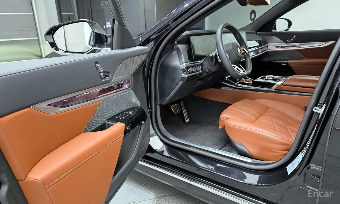 Фото 10 - BMW 7 Series