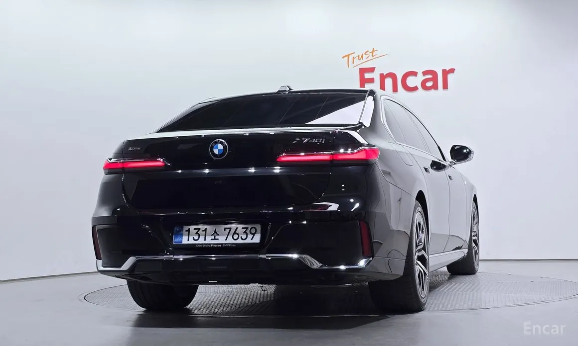 Фото 2 - BMW 7 Series