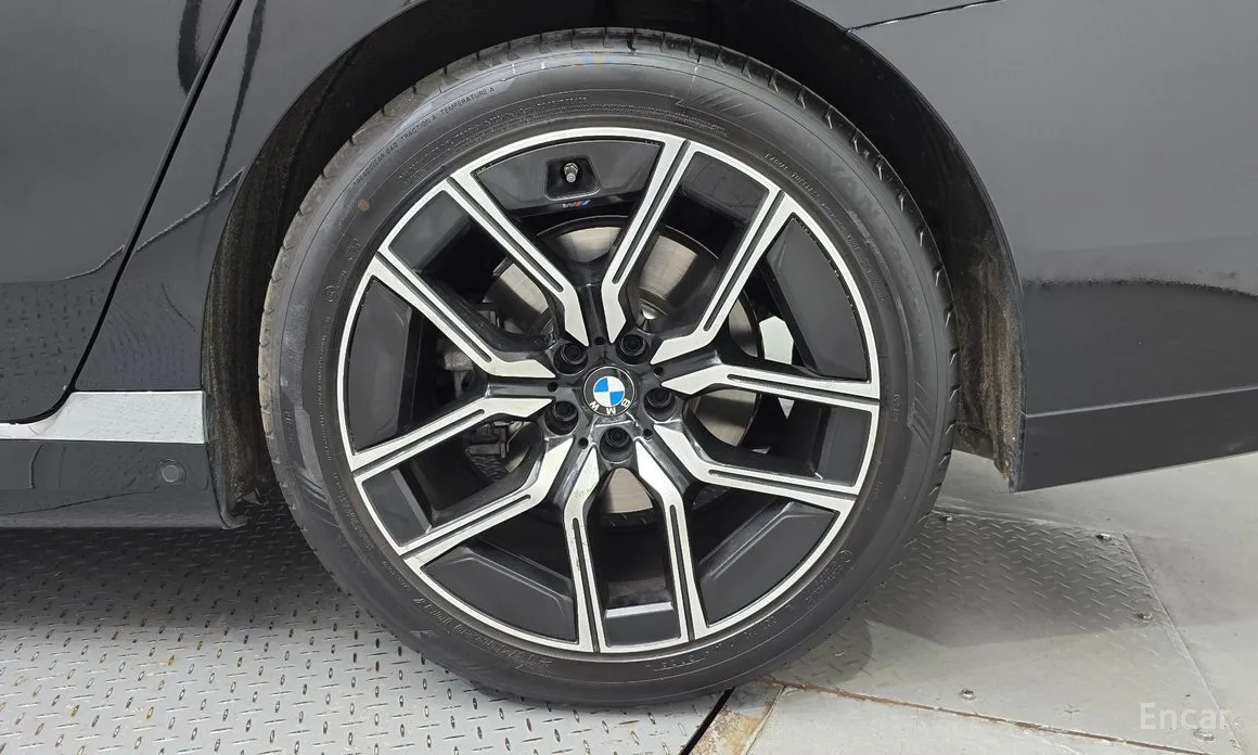 Фото 21 - BMW 7 Series