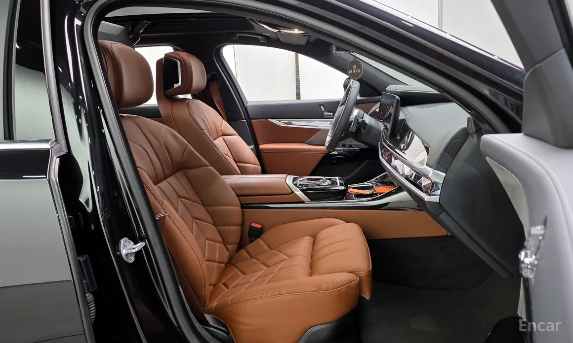 Фото 26 - BMW 7 Series