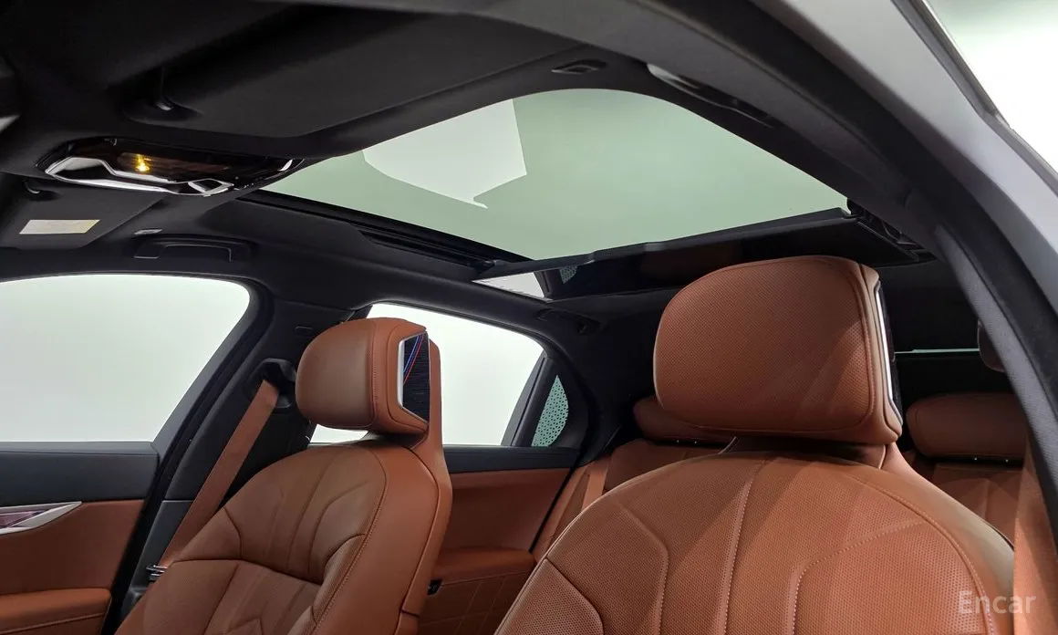 Фото 29 - BMW 7 Series