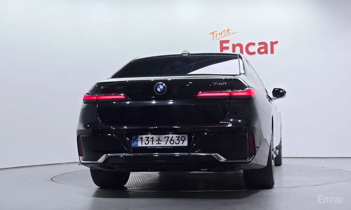 Фото 4 - BMW 7 Series