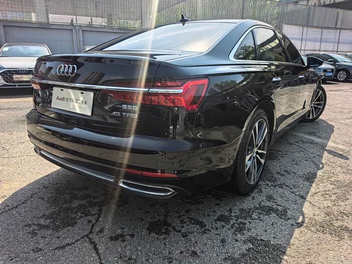 Photo 4 - Audi A6L