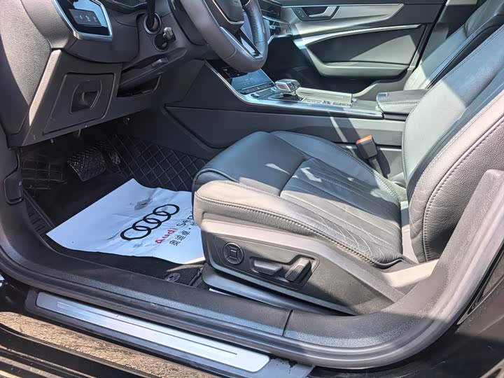 Photo 8 - Audi A6L