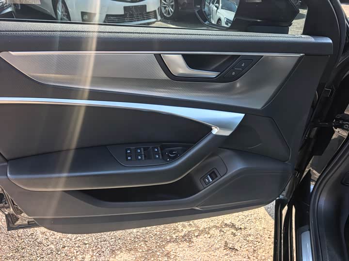 Photo 9 - Audi A6L