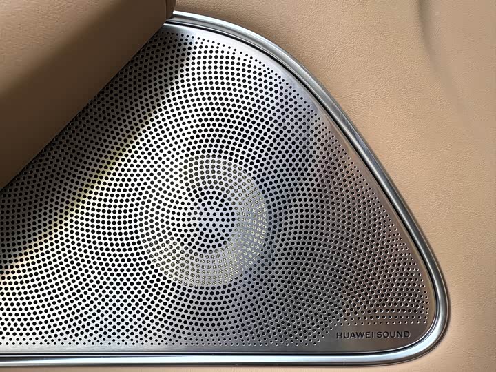 Aito M8 2025 2025款 增程 Max+版 53.4kWh 6座版 (192线激光雷达）