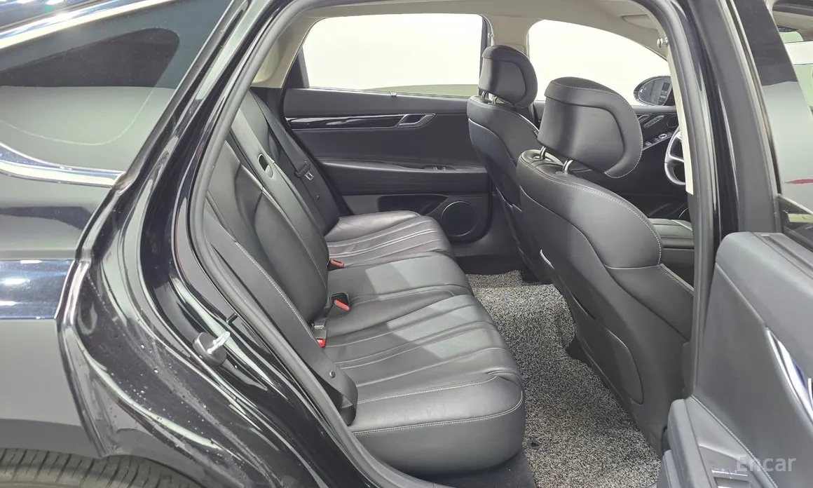 Photo 12 - Genesis G80