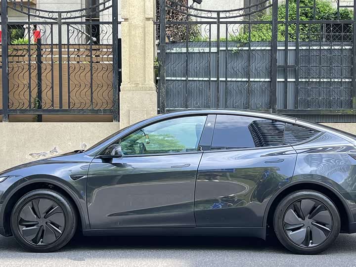 Photo 3 - Tesla Model Y