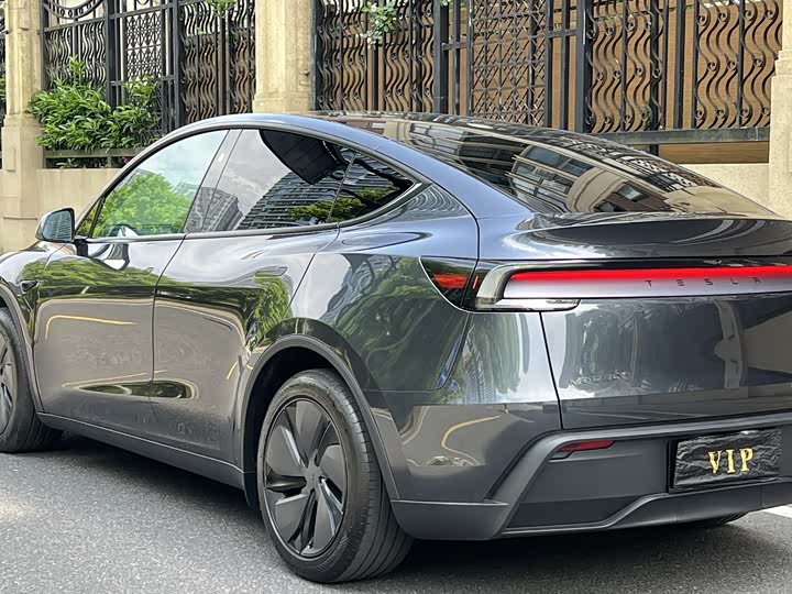 Photo 4 - Tesla Model Y