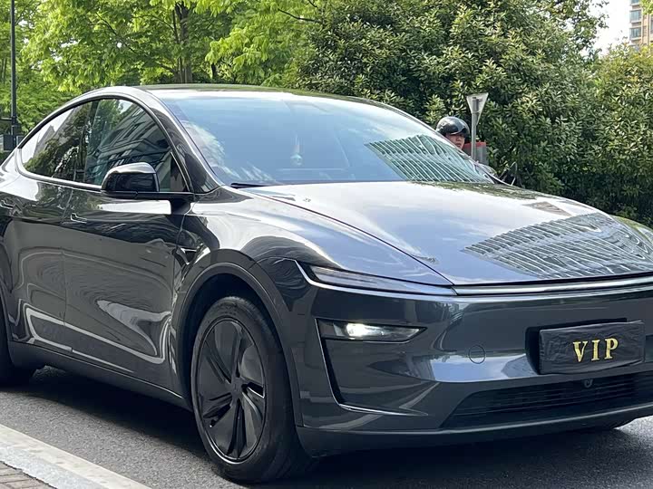 Photo 8 - Tesla Model Y