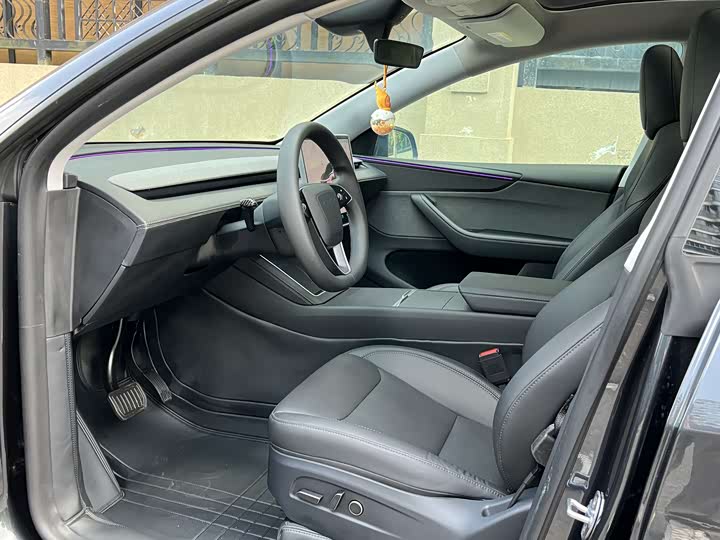 Photo 9 - Tesla Model Y