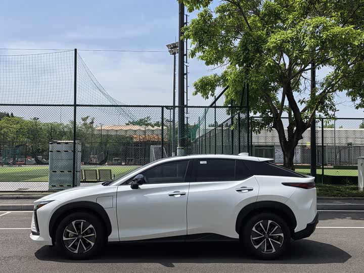 2023 Lexus RZ