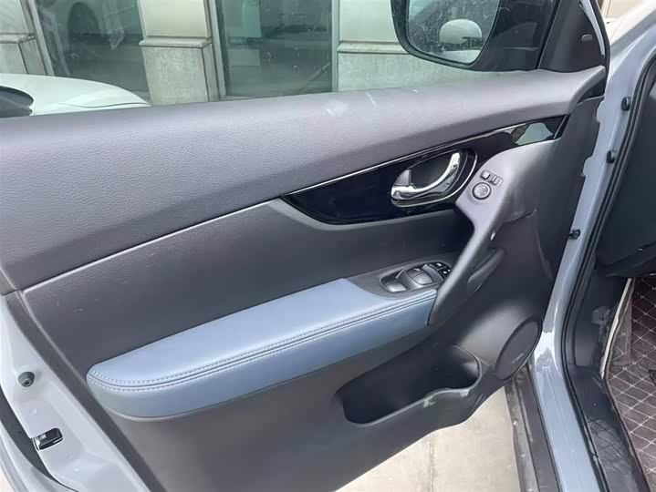 Nissan X-Trail 2025 2025款 荣誉 2.0L 两驱领先版