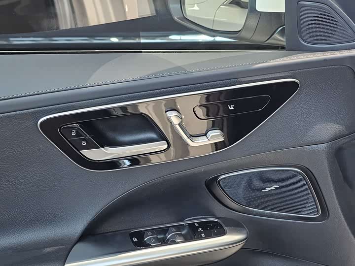 Photo 7 - Mercedes-Benz C-Class
