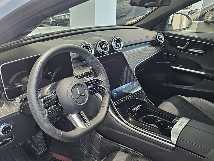 Photo 9 - Mercedes-Benz C-Class