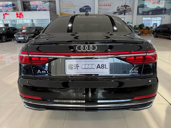 Фото 4 - Audi A8