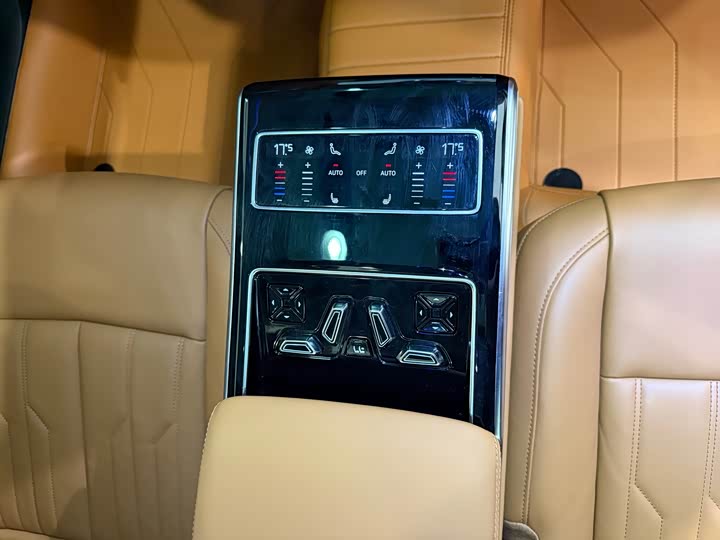 Фото 8 - Audi A8