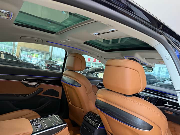 Фото 9 - Audi A8