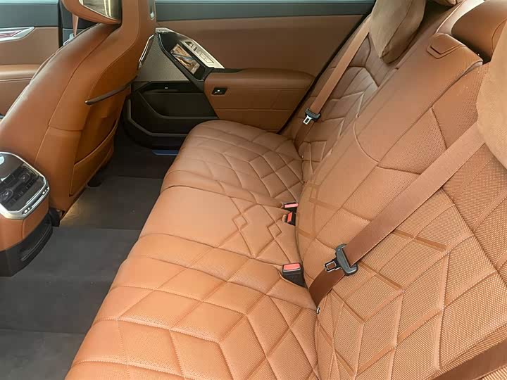 BMW i7 2023 2023款 eDrive50L 尊享豪华套装