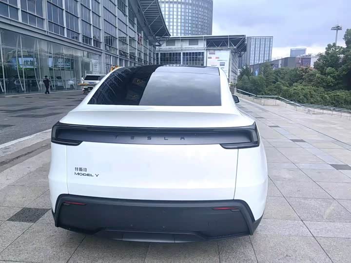Tesla Model Y 2026 2026款 后轮驱动版
