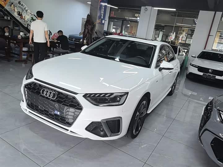 Фото 1 - Audi A4L