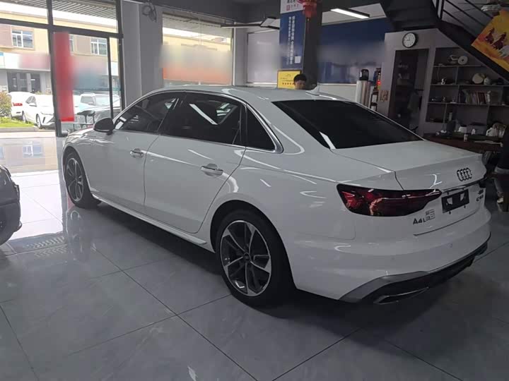 Фото 5 - Audi A4L