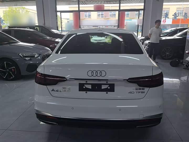 Фото 6 - Audi A4L