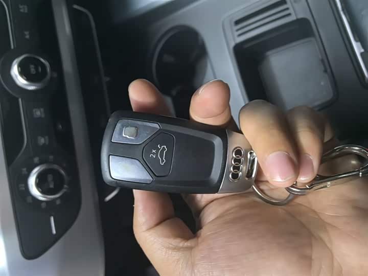 Фото 9 - Audi A4L