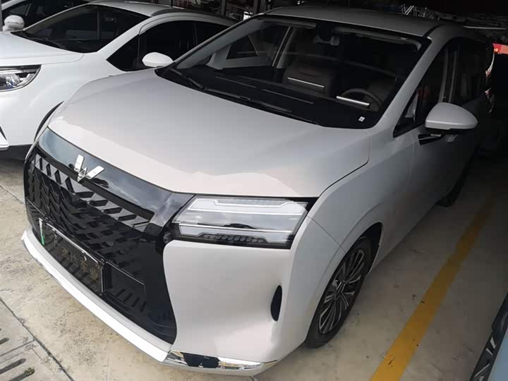 Wuling Starlight 730 Hybrid/EV