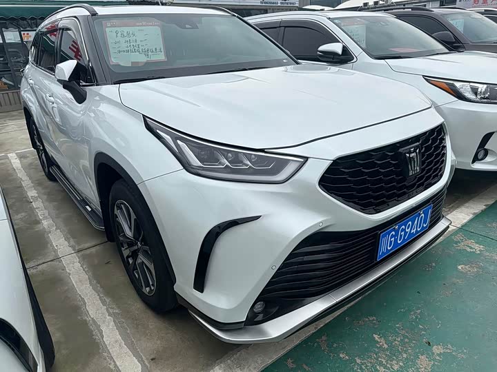 Фото 3 - Toyota Crown Kluger