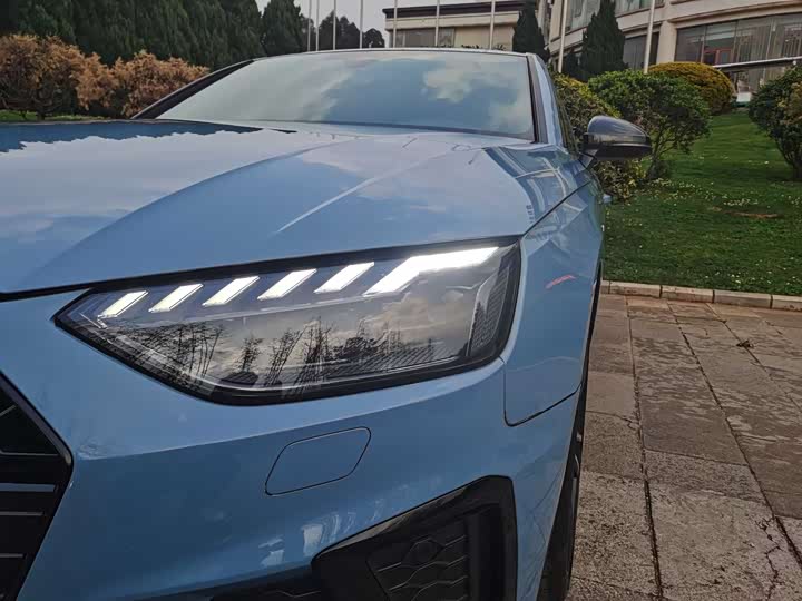 Фото 4 - Audi A4L