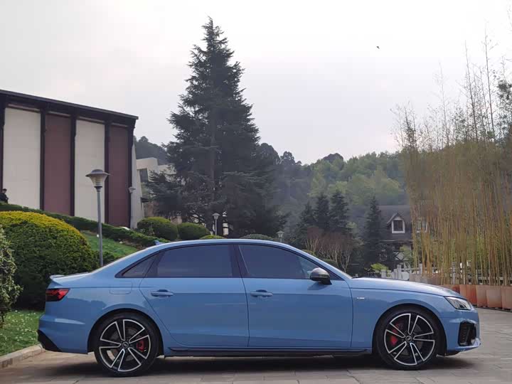 Фото 6 - Audi A4L